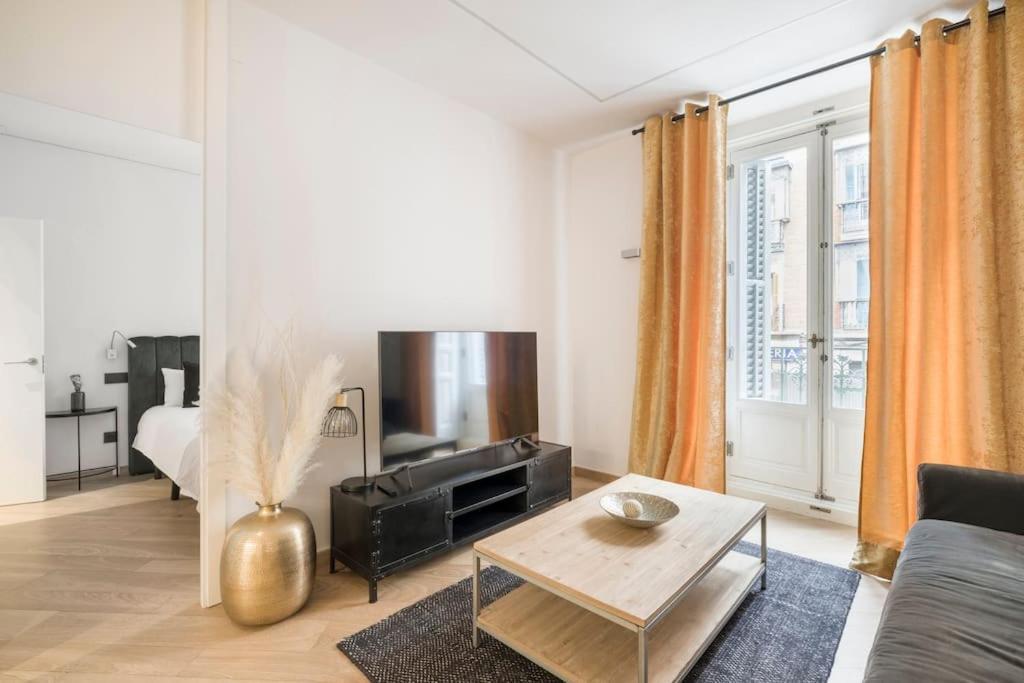 Lujoso Apartamento Cerca De Plaza Mayor マドリード エクステリア 写真