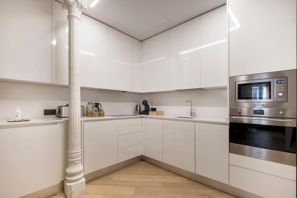 Lujoso Apartamento Cerca De Plaza Mayor マドリード エクステリア 写真