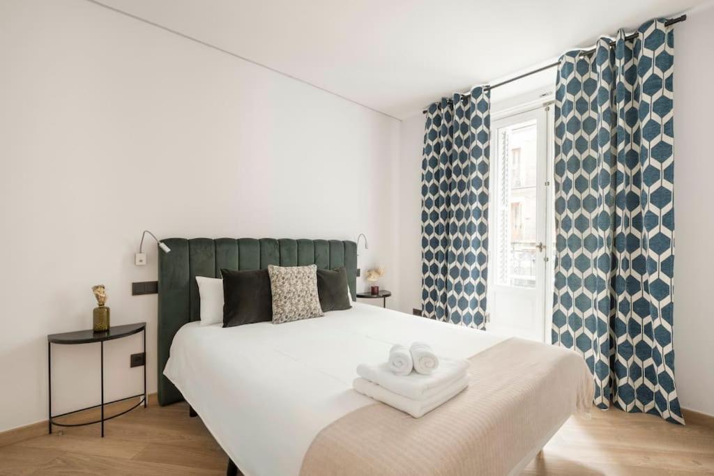Lujoso Apartamento Cerca De Plaza Mayor マドリード エクステリア 写真